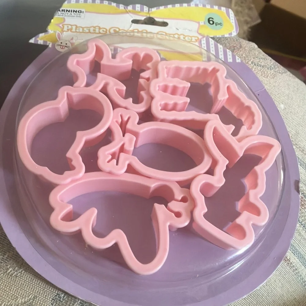 Pink Plastic Cookie Cutters Set